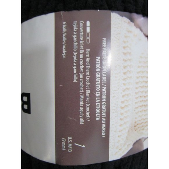 Bernat Yarnspirations Blanket 10.5 oz  220 yds Coal 161110 New - Picture 6 of 8